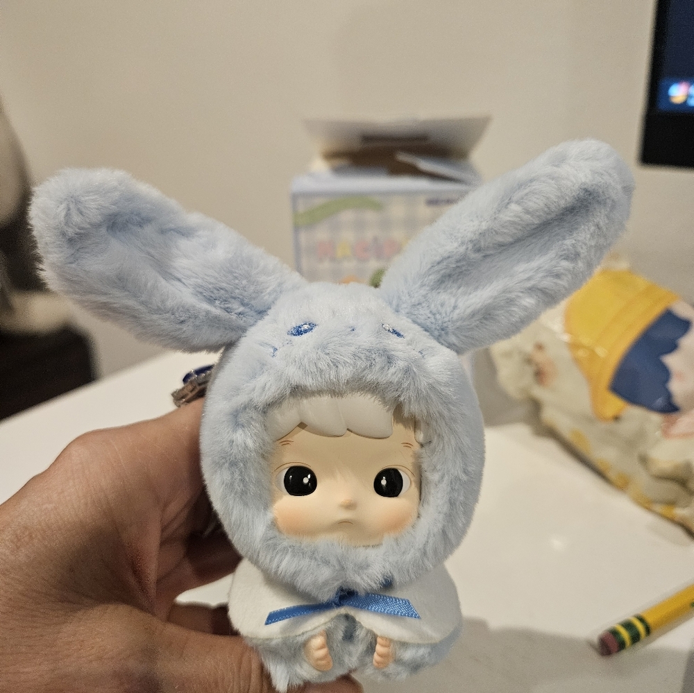 Hacipupu Snuggle With You By Popmart - Snuggle Bunny With Moveable ears! - Picture 3 of 5